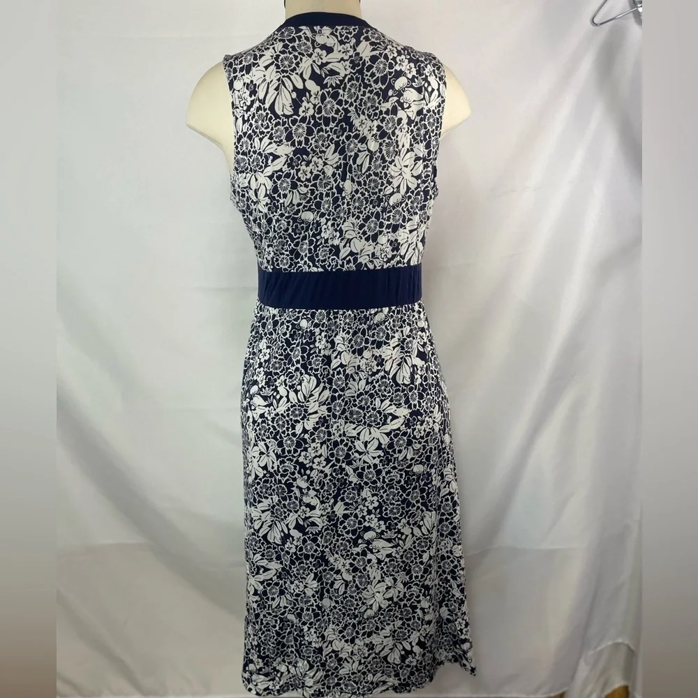 LL BEAN navy and white floral Vneck dress. This hangs beautifully. Size XL